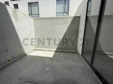 VENTA DE CASA EN CONJUNTO PRIVADO MITAD DEL MUNDO