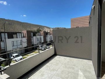 VENTA DE CASA EN CONJUNTO PRIVADO MITAD DEL MUNDO