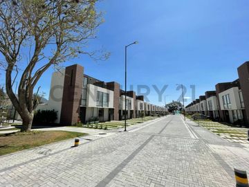 VENTA DE CASA EN CONJUNTO PRIVADO MITAD DEL MUNDO