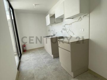 VENTA DE CASA EN CONJUNTO PRIVADO MITAD DEL MUNDO