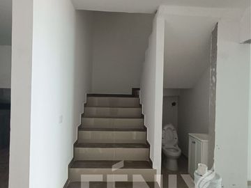 Casa en pre-venta  con habitación en planta baja - Fracc. Privado Coatepec