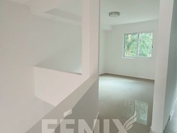 Casa en pre-venta  con habitación en planta baja - Fracc. Privado Coatepec