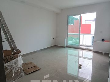 Casa en pre-venta  con habitación en planta baja - Fracc. Privado Coatepec