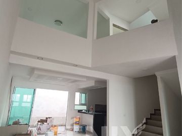 Casa en pre-venta  con habitación en planta baja - Fracc. Privado Coatepec