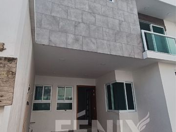 Casa en pre-venta  con habitación en planta baja - Fracc. Privado Coatepec