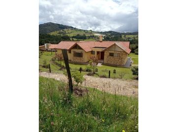 En la vereda Frailejonal de La Calera vendo linda casa de campo