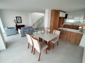 CASA A ESTRENAR AL SUR DE MANTA , URBANIZACION CRISTAL AZUL