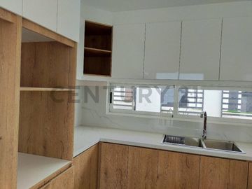 CASA A ESTRENAR AL SUR DE MANTA , URBANIZACION CRISTAL AZUL
