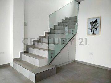 CASA A ESTRENAR AL SUR DE MANTA , URBANIZACION CRISTAL AZUL