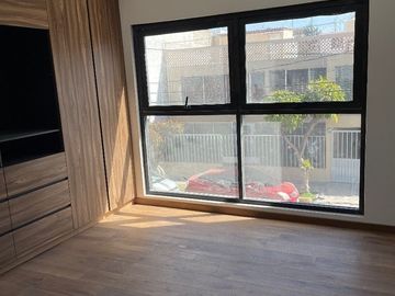 CASA SOLA TOTALMENTE REMODELADA 4 ó 5 RECÁMARAS, ESQ. PILARES, COL. LETRÁN VALLE