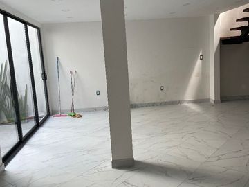 CASA SOLA TOTALMENTE REMODELADA 4 ó 5 RECÁMARAS, ESQ. PILARES, COL. LETRÁN VALLE