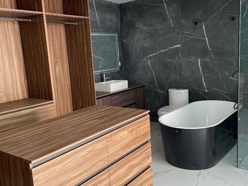 CASA SOLA TOTALMENTE REMODELADA 4 ó 5 RECÁMARAS, ESQ. PILARES, COL. LETRÁN VALLE