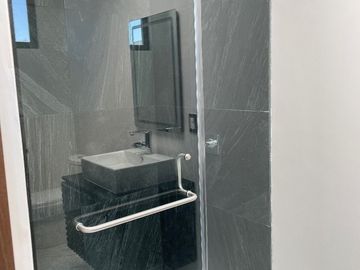 CASA SOLA TOTALMENTE REMODELADA 4 ó 5 RECÁMARAS, ESQ. PILARES, COL. LETRÁN VALLE