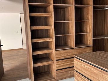 CASA SOLA TOTALMENTE REMODELADA 4 ó 5 RECÁMARAS, ESQ. PILARES, COL. LETRÁN VALLE