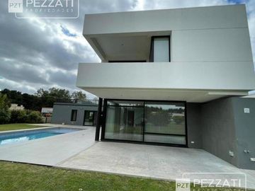 Chalet. Rumenco. Barrio Los Ceibos. Nueva.