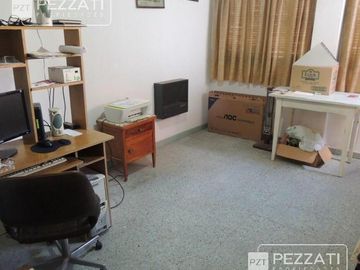 Chalet.Z/ Chauvin. 3 dormitorios. Escritorio. Parque. Garage