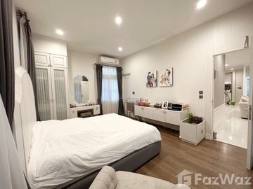 Private House for Sale at Nanthawan Serene Lake