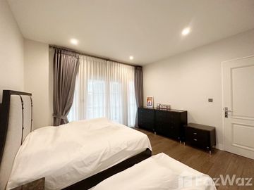 Private House for Sale at Nanthawan Serene Lake