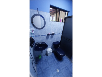 CASA VENTA   SANTA LUCIA  MEDELLN  PRIMER PISO CERCA ESTACION