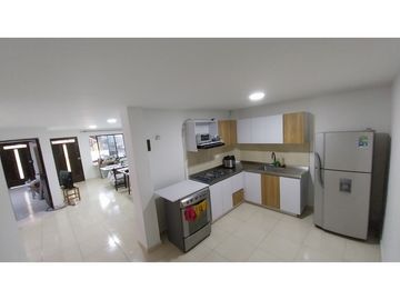 CASA VENTA   SANTA LUCIA  MEDELLN  PRIMER PISO CERCA ESTACION