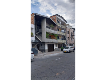 CASA VENTA   SANTA LUCIA  MEDELLN  PRIMER PISO CERCA ESTACION