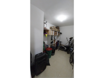 CASA VENTA   SANTA LUCIA  MEDELLN  PRIMER PISO CERCA ESTACION