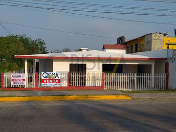 CONFORTABLE CASA EN RENTA O VENTA EN LA CALZADA EN TUXPAN