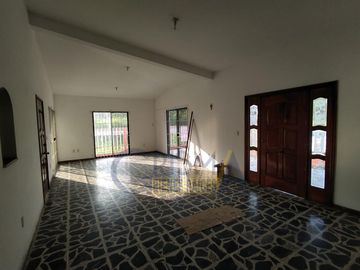 CONFORTABLE CASA EN RENTA O VENTA EN LA CALZADA EN TUXPAN