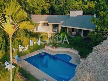 CASA EN VENTA FRENTE AL RÍO EN TUXPAN, VER.