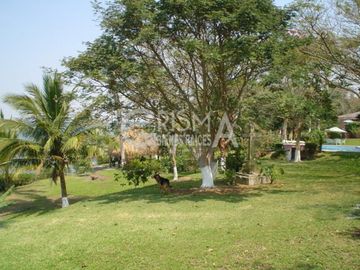 CASA EN VENTA FRENTE AL RÍO EN TUXPAN, VER.