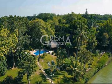 CASA EN VENTA FRENTE AL RÍO EN TUXPAN, VER.