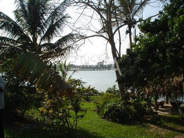 CASA EN VENTA FRENTE AL RÍO EN TUXPAN, VER.