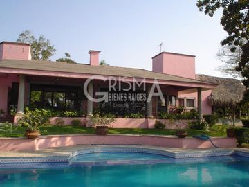 CASA EN VENTA FRENTE AL RÍO EN TUXPAN, VER.