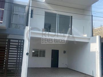 CASA NUEVA EN VENTA EN SANTIAGO DE LA PEÑA