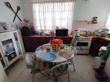 CASA EN VENTA SOBRE BOULEVARD Y  SOBRE  AVENIDA JUÁREZ, ZONA CENTRO
