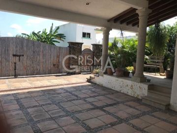 PRECIOSA CASA EN VENTA O RENTA ESTILO MEXICANO EN COL. JARDINES DE TUXPAN