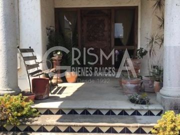 PRECIOSA CASA EN VENTA O RENTA ESTILO MEXICANO EN COL. JARDINES DE TUXPAN