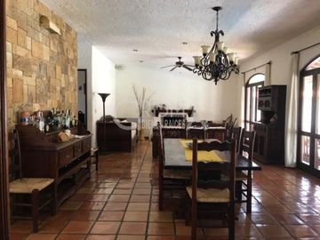 PRECIOSA CASA EN VENTA O RENTA ESTILO MEXICANO EN COL. JARDINES DE TUXPAN