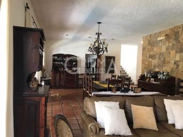 PRECIOSA CASA EN VENTA O RENTA ESTILO MEXICANO EN COL. JARDINES DE TUXPAN