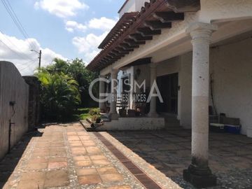 PRECIOSA CASA EN VENTA O RENTA ESTILO MEXICANO EN COL. JARDINES DE TUXPAN