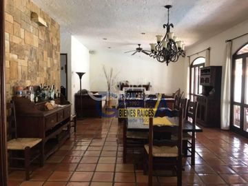 PRECIOSA CASA EN VENTA O RENTA ESTILO MEXICANO EN COL. JARDINES DE TUXPAN