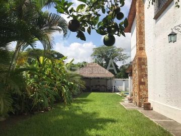 PRECIOSA CASA EN VENTA O RENTA ESTILO MEXICANO EN COL. JARDINES DE TUXPAN
