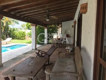 PRECIOSA CASA EN VENTA O RENTA ESTILO MEXICANO EN COL. JARDINES DE TUXPAN
