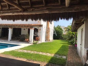PRECIOSA CASA EN VENTA O RENTA ESTILO MEXICANO EN COL. JARDINES DE TUXPAN