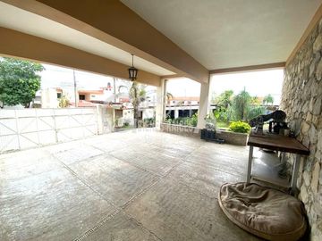 PRECIOSA CASA EN VENTA EN FRACC. JARDINES CON MUCHO JARDÍN