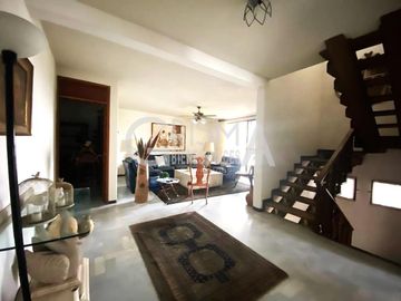 PRECIOSA CASA EN VENTA EN FRACC. JARDINES CON MUCHO JARDÍN