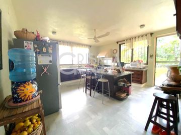 PRECIOSA CASA EN VENTA EN FRACC. JARDINES CON MUCHO JARDÍN