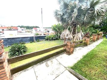 PRECIOSA CASA EN VENTA EN FRACC. JARDINES CON MUCHO JARDÍN
