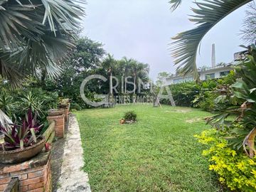 PRECIOSA CASA EN VENTA EN FRACC. JARDINES CON MUCHO JARDÍN
