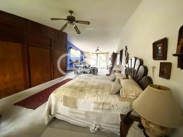PRECIOSA CASA EN VENTA EN FRACC. JARDINES CON MUCHO JARDÍN
